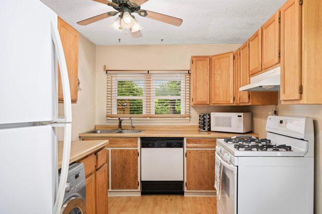 Great sized kitchen | Image 7