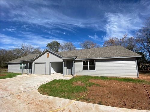 b-300 Pendergrass Street, Smithville, TX, 78957 | Card Image