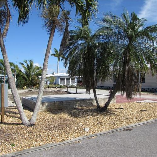 4958 Mullette Ln, SAINT JAMES CITY, FL, 33956-2732 | Card Image