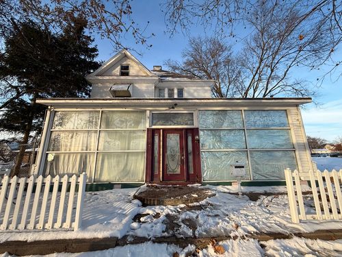 319 W Washington St, Clinton, IL, 61727-1640 | Card Image