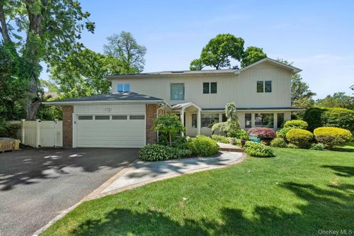 24 Holly Lane, Oyster Bay, NY, 11753 | Card Image