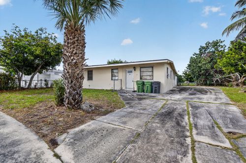 189 Morgans Way, Palm Springs, FL, 33461-2833 | Card Image