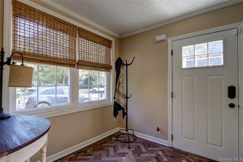 45 Woodland Ave, Rockville Centre, NY, 11570-6015 | Card Image