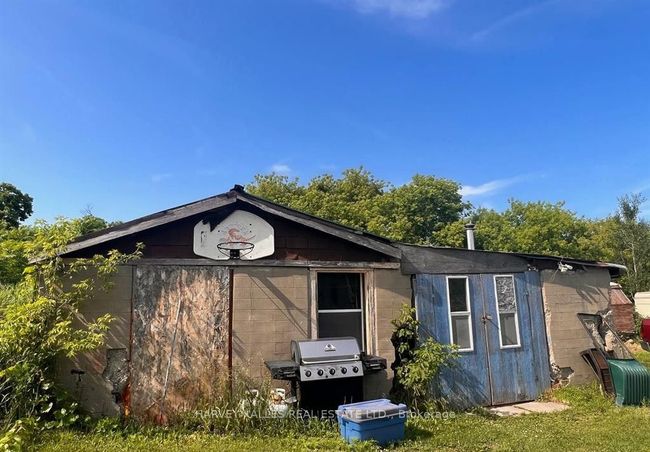 308 Quaker Rd, Home with 2 bedrooms, 1 bathrooms and 10 parking in Bloomfield ON | Image 5