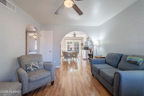 933 E Mesquite Drive, Tucson, AZ, 85719 | Card Image