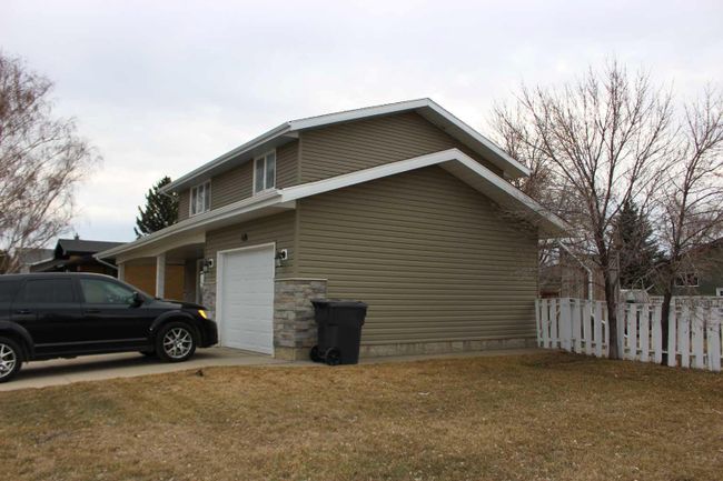 418 7 Street, Home with 4 bedrooms, 2 bathrooms and 3 parking in Picture Butte AB | Image 24