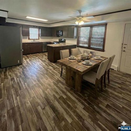 156 Chestnut St, Rutherford, NJ, 07070-1961 | Card Image