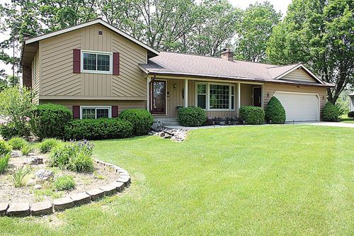 1020 Windy Ridge Dr Ne, Sparta, MI, 49345-9595 | Card Image