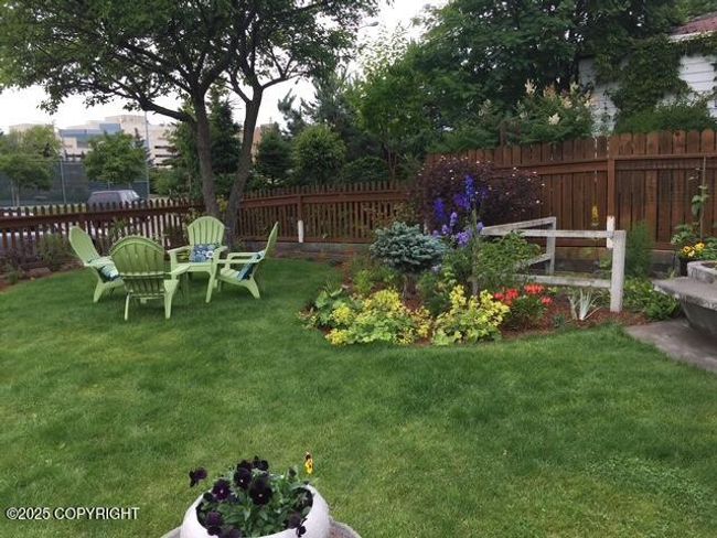Beautiful Front Yard | Image 6