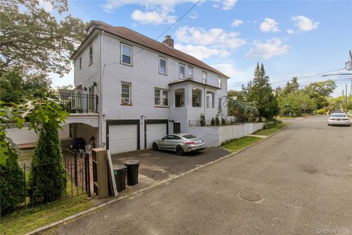 a-11 Floyd Pl, Great Neck, NY, 11024-2052 | Card Image