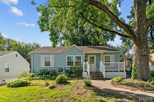 10622 Saint Henry Ln, Saint Ann, MO, 63074-2529 | Card Image