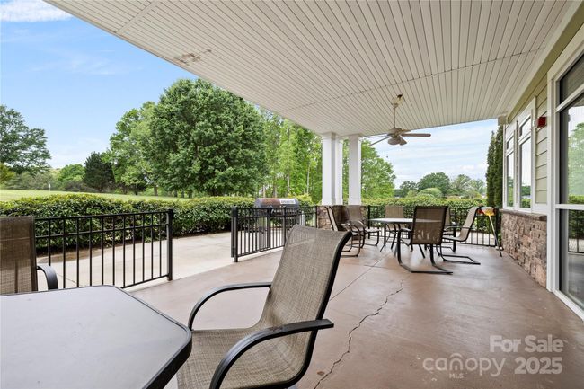 Outside bar area | Image 40