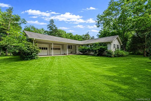 42 E Bartlett Rd, Middle Island, NY, 11953-1904 | Card Image