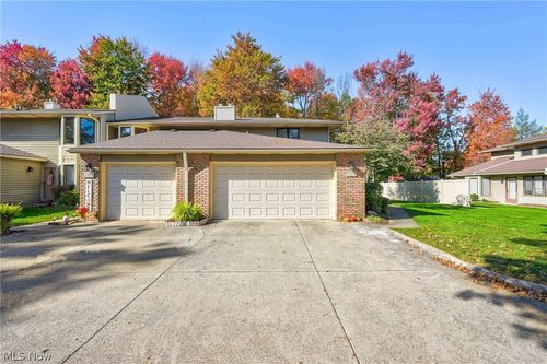 6620 Ivy Ln, Middleburg Heights, OH, 44130-8300 | Card Image