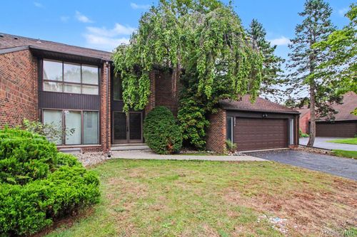 3031 Lindenwood Drive, Dearborn, MI, 48120 | Card Image