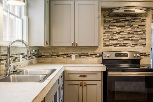 711 E Sixth St, House other with 3 bedrooms, 2 bathrooms and 3 parking in Brenham TX | Image 9