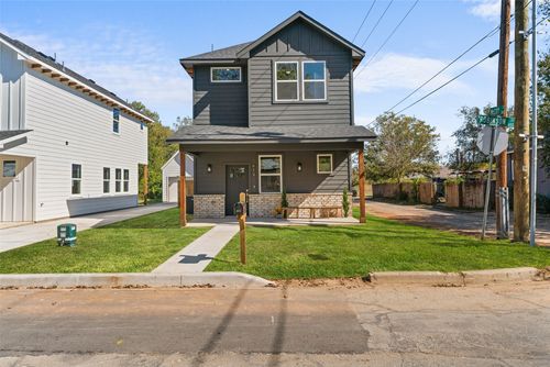 612 N Robinson St, Cleburne, TX, 76031-4230 | Card Image