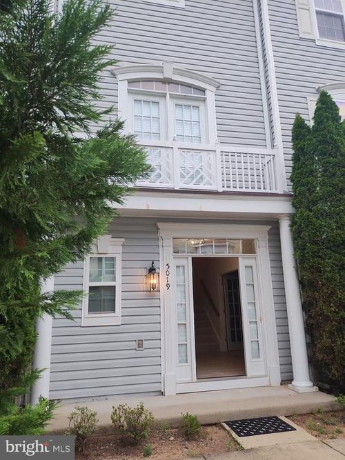5019 Greenhouse Ter, CENTREVILLE, VA, 20120-5016 | Card Image