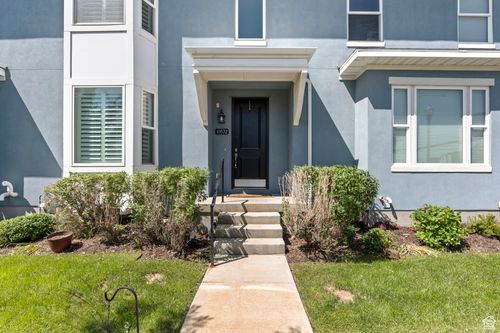 10572 S Kestrel Rise Rd, South Jordan, UT, 84009-6233 | Card Image