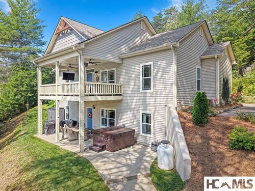 12 Preserve Mountain Cir, Franklin, NC, 28734-1753 | Card Image