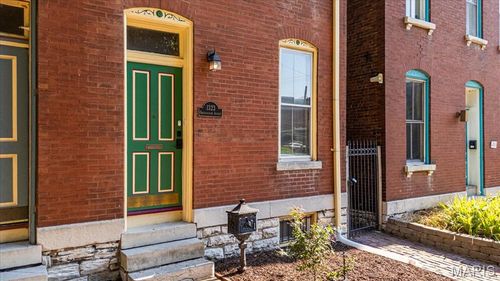 1323 Shenandoah Ave, Saint Louis, MO, 63104-4122 | Card Image