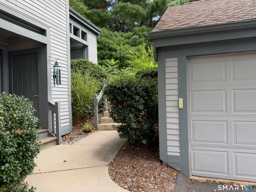 4-4 Sweetbriar Ln, Avon, CT, 06001-4536 | Card Image