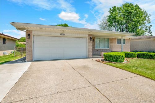 37288 Vernon Dr, Sterling Heights, MI, 48310-4075 | Card Image