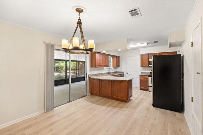 Dining Area/Kitchen | Image 17
