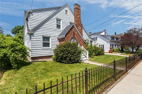 41 Esmond St, Smithfield, RI, 02917-3017 | Card Image
