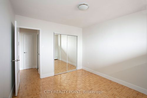 709-666 Spadina Ave, Toronto, ON, M5S2H8 | Card Image
