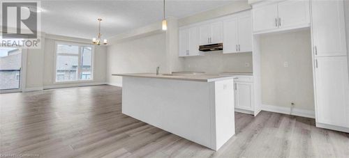 33-271 Grey Silo Rd, Waterloo, ON, N2K0E9 | Card Image