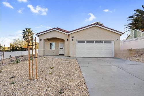 16277 Puesta Del Sol Dr, Victorville, CA, 92394-1441 | Card Image