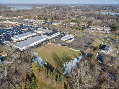 2830 E Grand River Ave, Howell, MI, 48843-8545 | Card Image