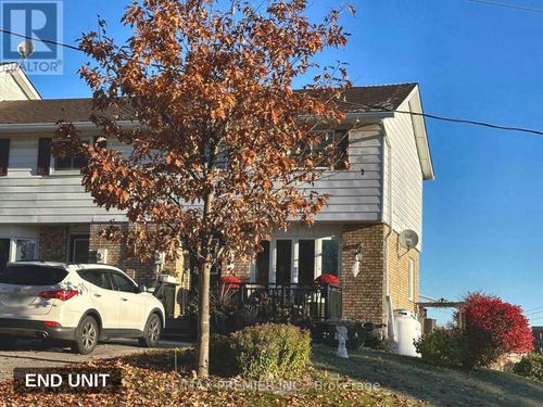 33 Poplar Street, Uxbridge, ON, L9P1H1 | Card Image
