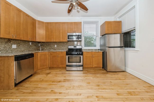 APT-2 - 3256 N Lakewood Ave, Condo with 3 bedrooms, 2 bathrooms and null parking in Chicago IL | Image 5