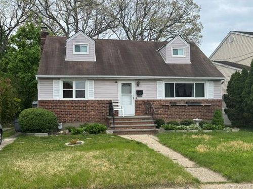 1916 Wilson Ave, North Bellmore, NY, 11710-1020 | Card Image