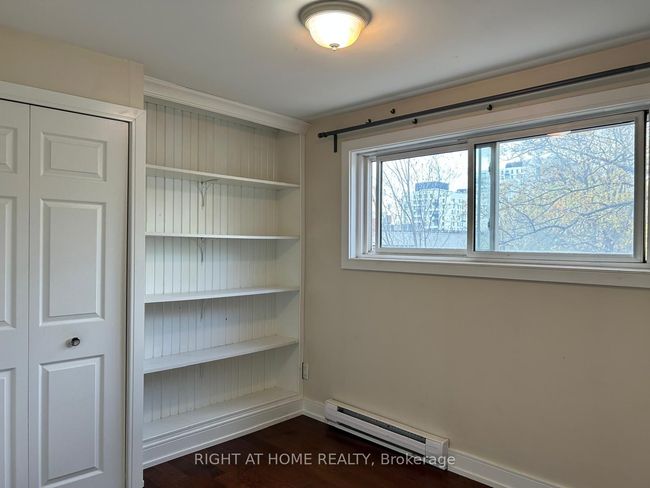 2 - 1666 Queen St E, Condo with 3 bedrooms, 2 bathrooms and 1 parking in Toronto ON | Image 11