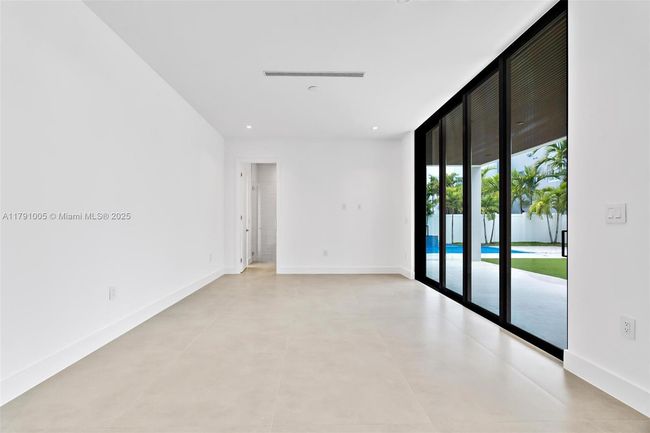 6818 - 6818 Nw 104 Th Ct, House other with 4 bedrooms, 5 bathrooms and null parking in Doral FL | Image 12
