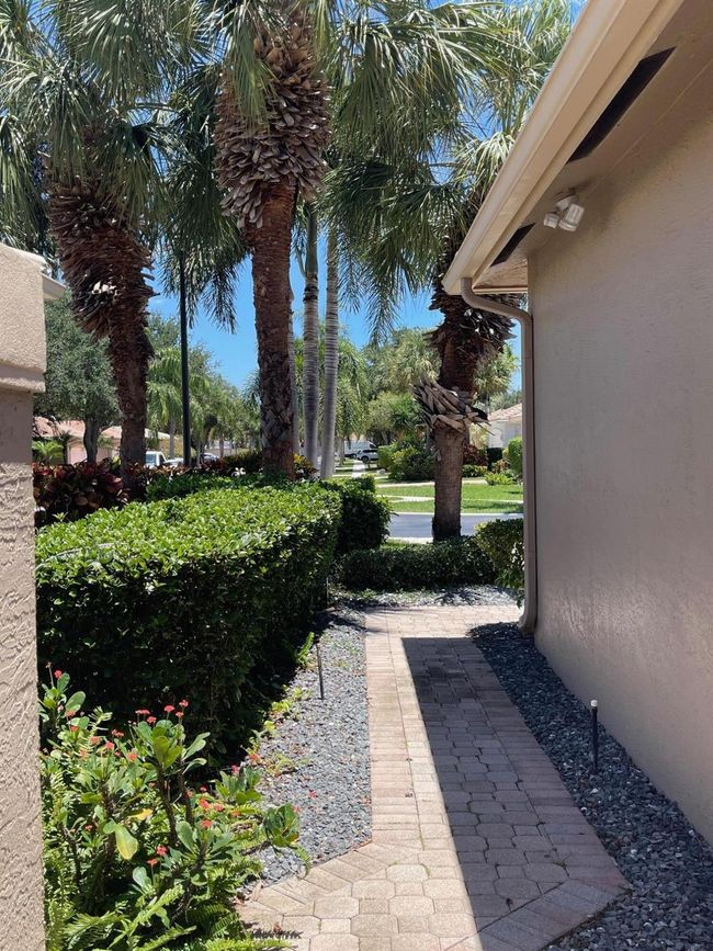 9675 Crescent View Dr N, Condo with 3 bedrooms, 2 bathrooms and null parking in Boynton Beach FL | Image 28