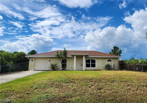 367 Peerless St, LEHIGH ACRES, FL, 33974-9440 | Card Image