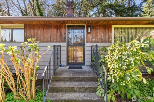 15829 4th Ave Sw, Burien, WA, 98166-3001 | Card Image