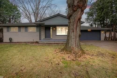 53361 Ruann Dr, Shelby Twp, MI, 48316-1854 | Card Image