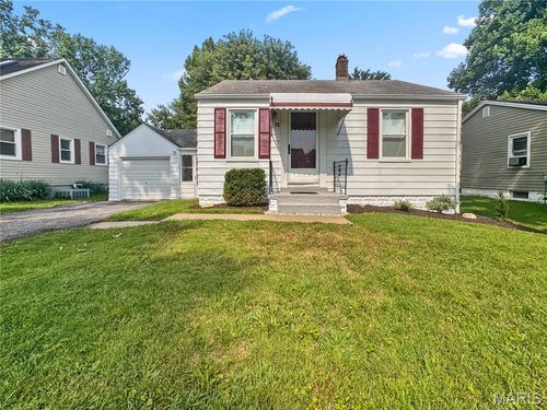 15 Roselawn Ave, Fairview Heights, IL, 62208-1928 | Card Image