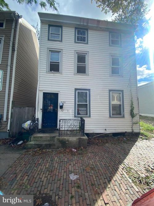 526 Lamberton St, Trenton, NJ, 08611-2816 | Card Image