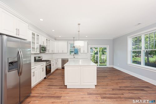 135 Grace St, Fairfield, CT, 06825-7440 | Card Image