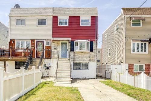 627 Beach 65th St, Arverne, NY, 11692-1328 | Card Image