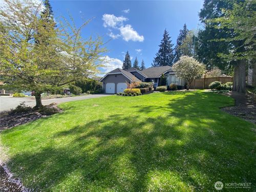 650 Jasmine Pl Nw, Issaquah, WA, 98027-2635 | Card Image