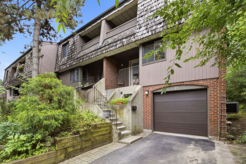 27 Rue Des Capucines, House with 3 bedrooms, 2 bathrooms and null parking in Gatineau QC | Card Image