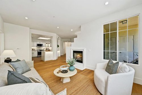 unit-105-12370 Carmel Country Rd, San Diego, CA, 92130-4518 | Card Image