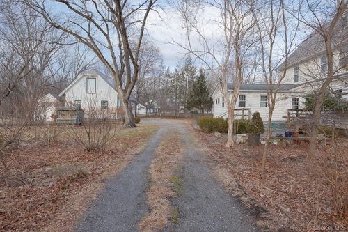 102 W Wiley St, Maybrook, NY, 12543-1332 | Card Image